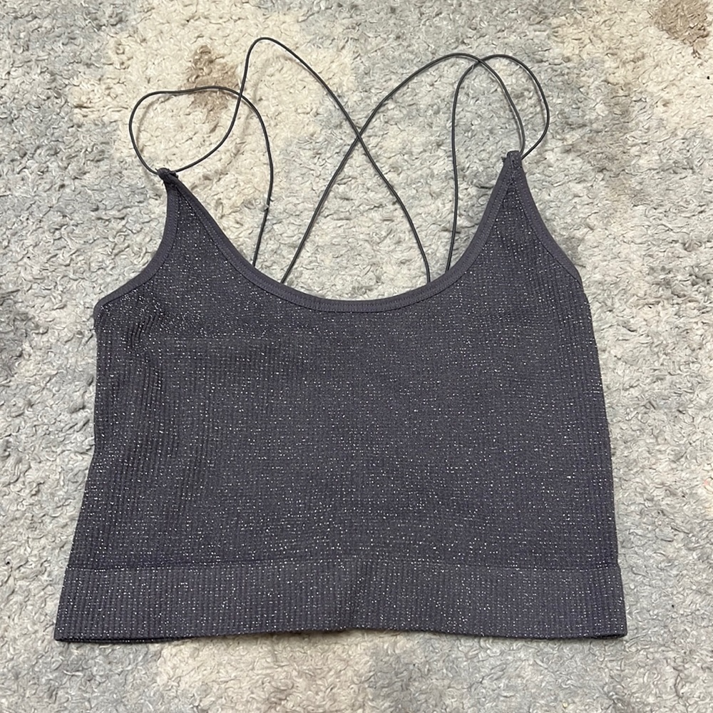 URBAN OUTFITTERS CROP TOP